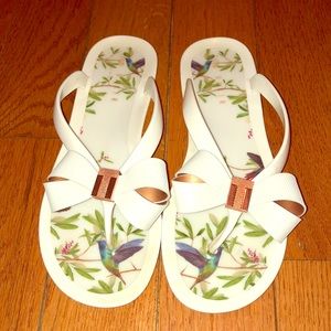 ted baker suszie white flip flops